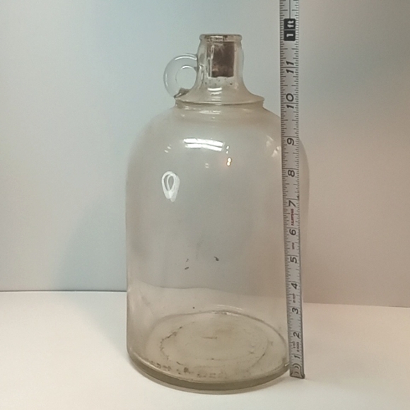 Vintage large rustic clear glass jug with finger handle & cork. No flaws - Picture 5 of 7